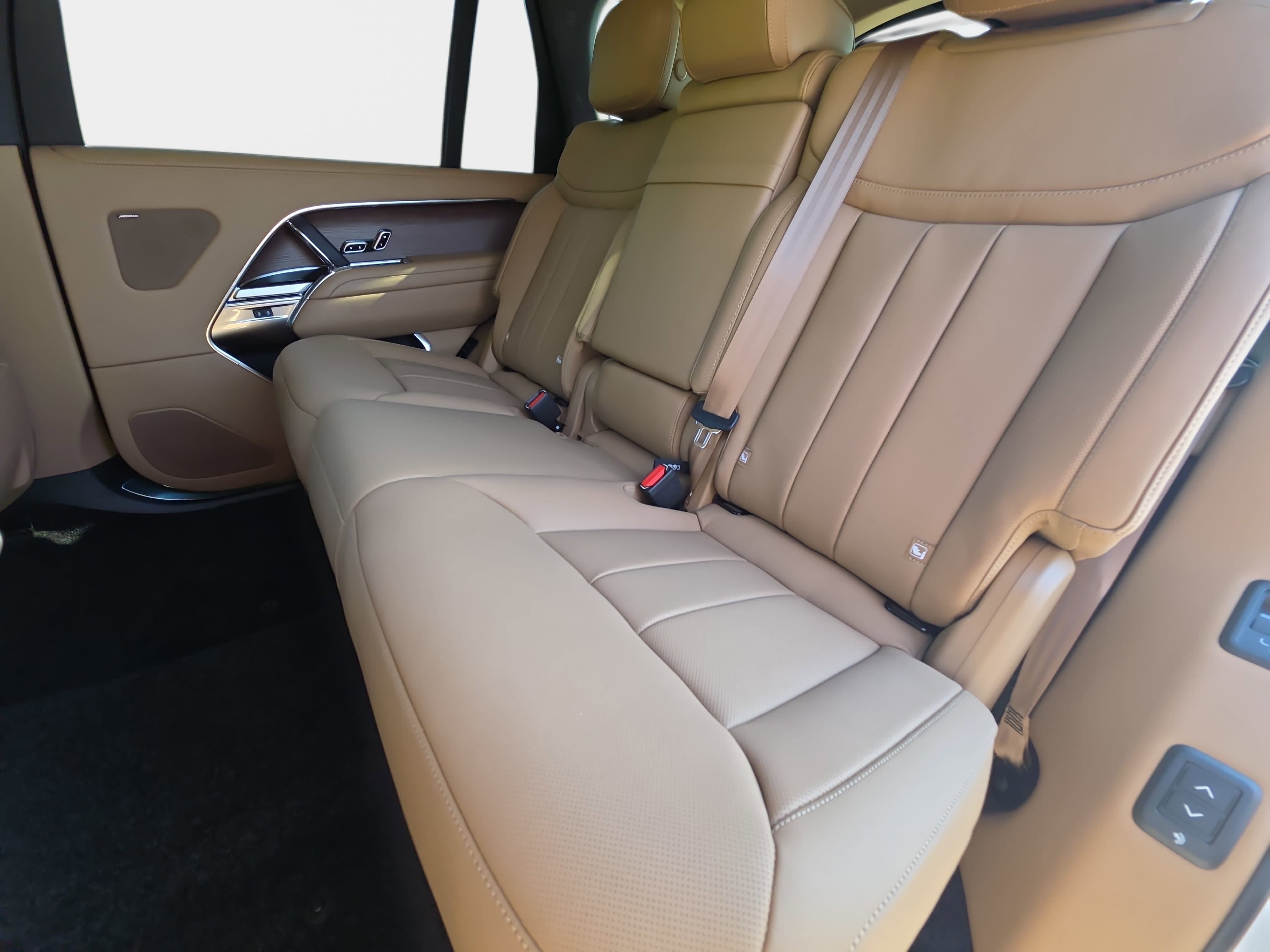 New 2026 Land Rover Range Rover Long Wheelbase SE AWD/4WD image 16