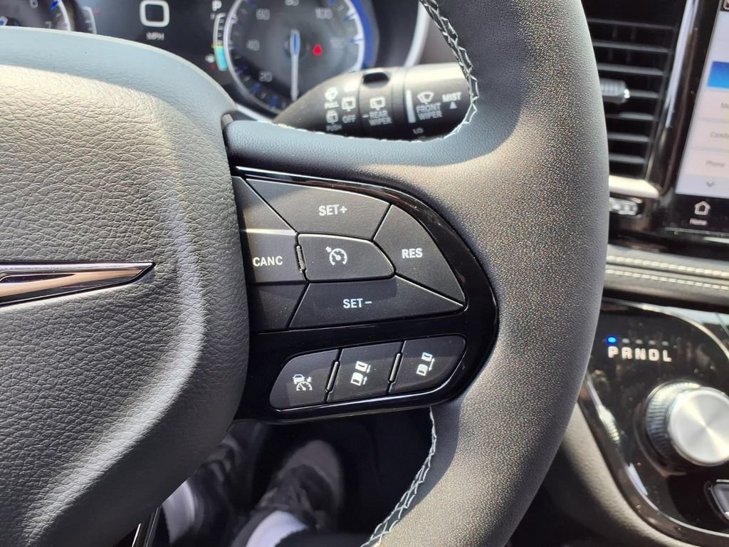 New 2026 Chrysler Pacifica Select w/ S Appearance Package FWD image 15