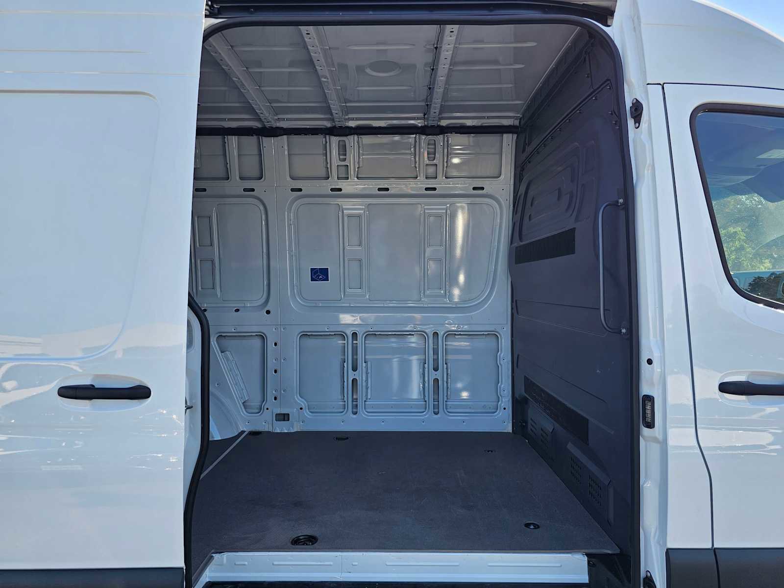 Used 2025 Mercedes-Benz Sprinter 2500 image 13