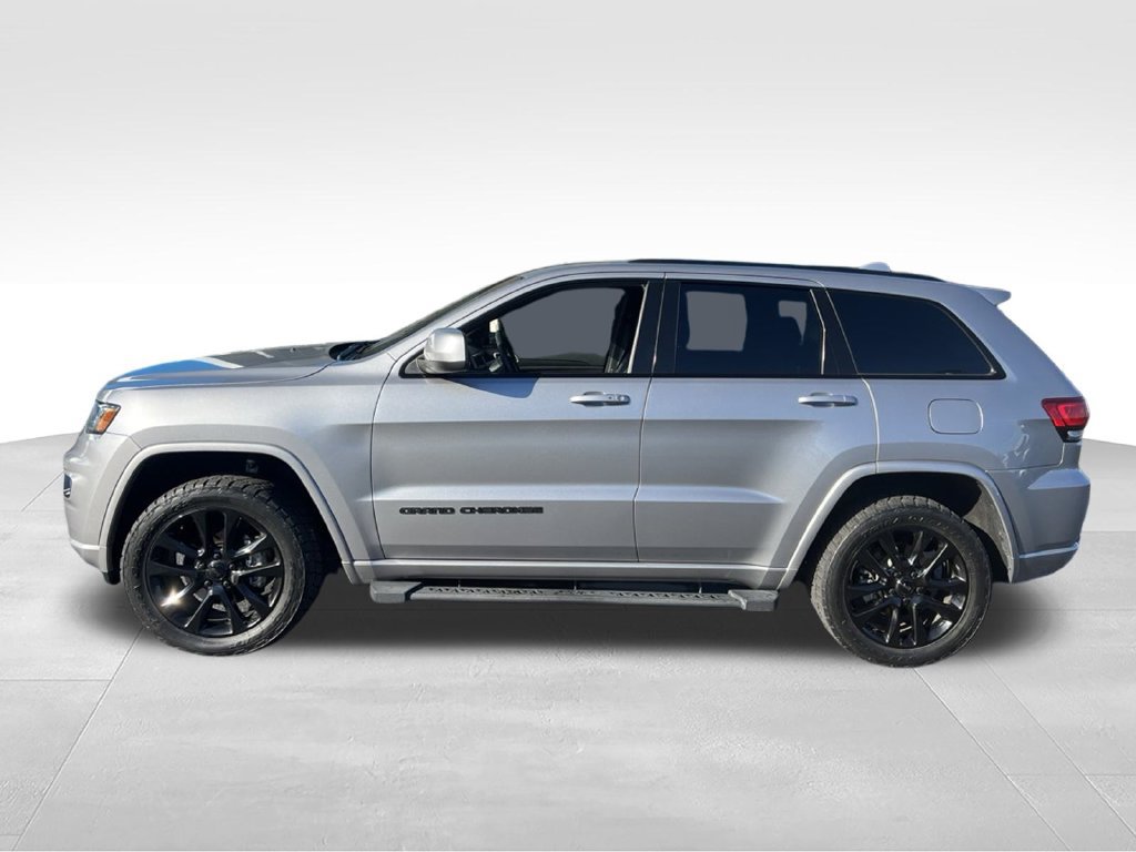 Used 2018 Jeep Grand Cherokee Altitude AWD/4WD image 3