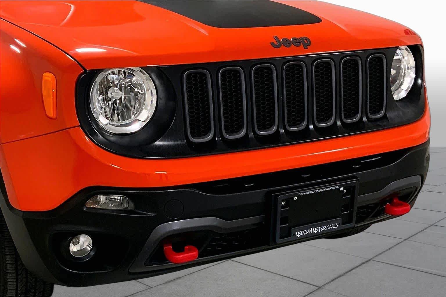 Used 2016 Jeep Renegade Trailhawk w/ Premium Trailhawk Package AWD/4WD image 31