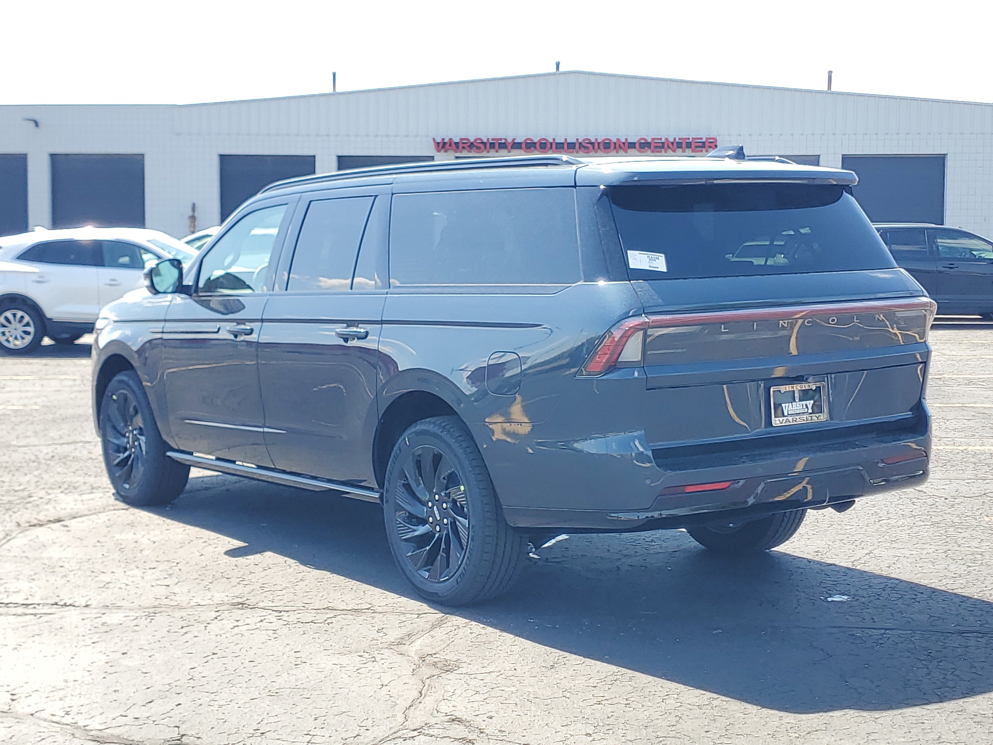 New 2026 Lincoln Navigator L Reserve AWD/4WD image 2