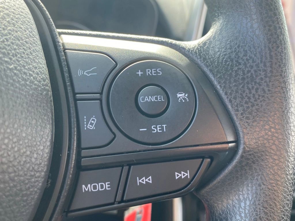 Used 2025 Toyota RAV4 LE image 27