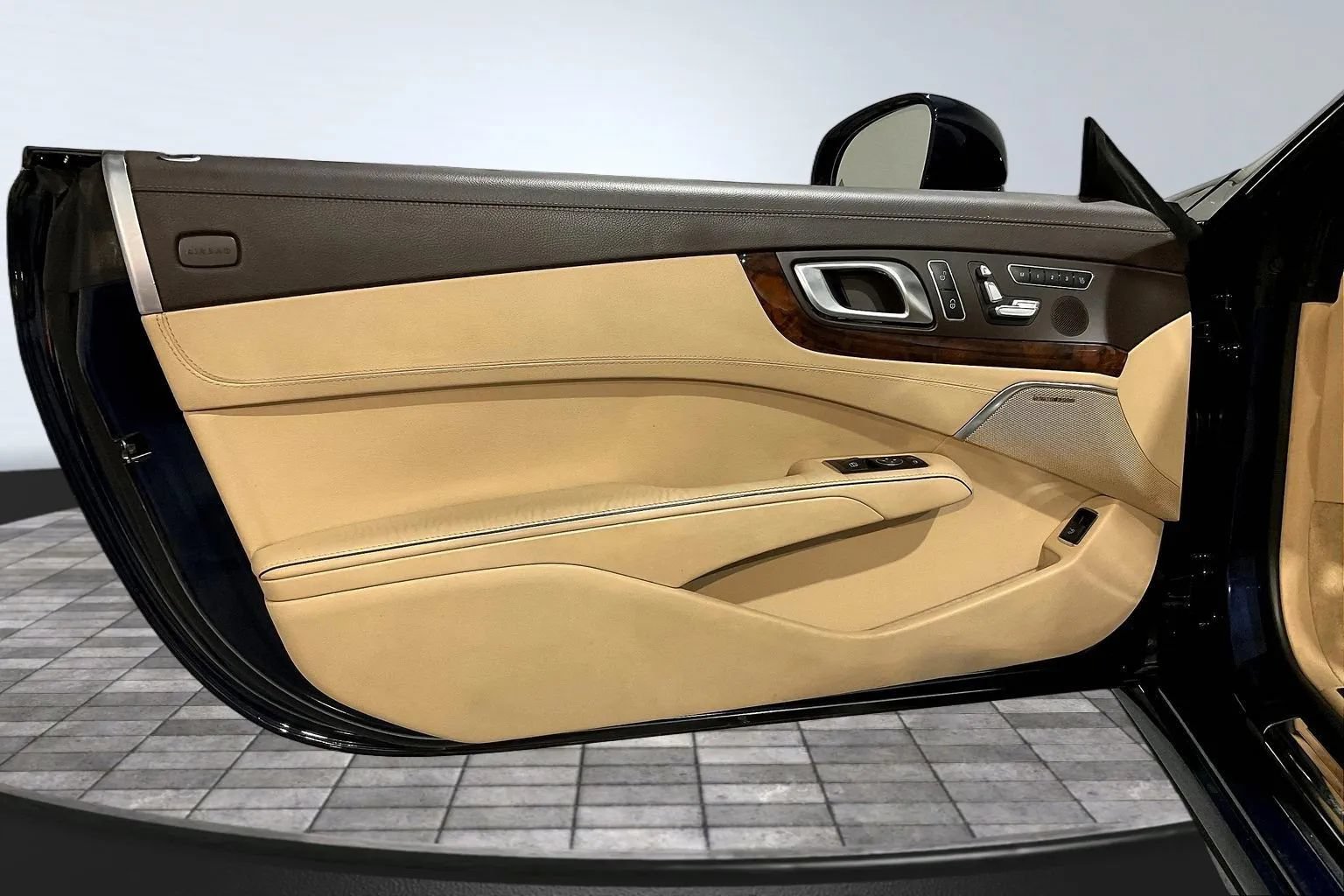 Used 2013 Mercedes-Benz SL 550 w/ Premium Pkg image 20