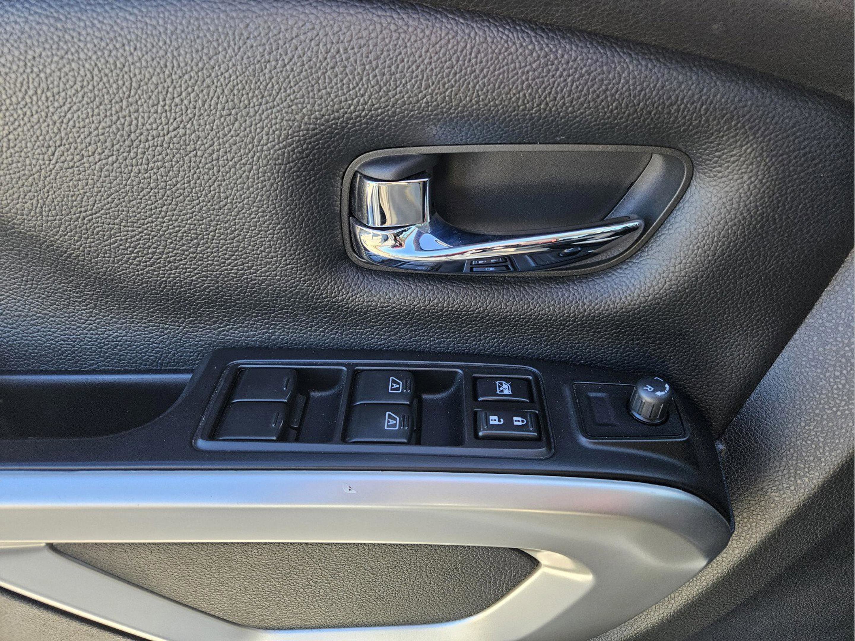 Used 2018 Nissan Titan PRO-4X image 25