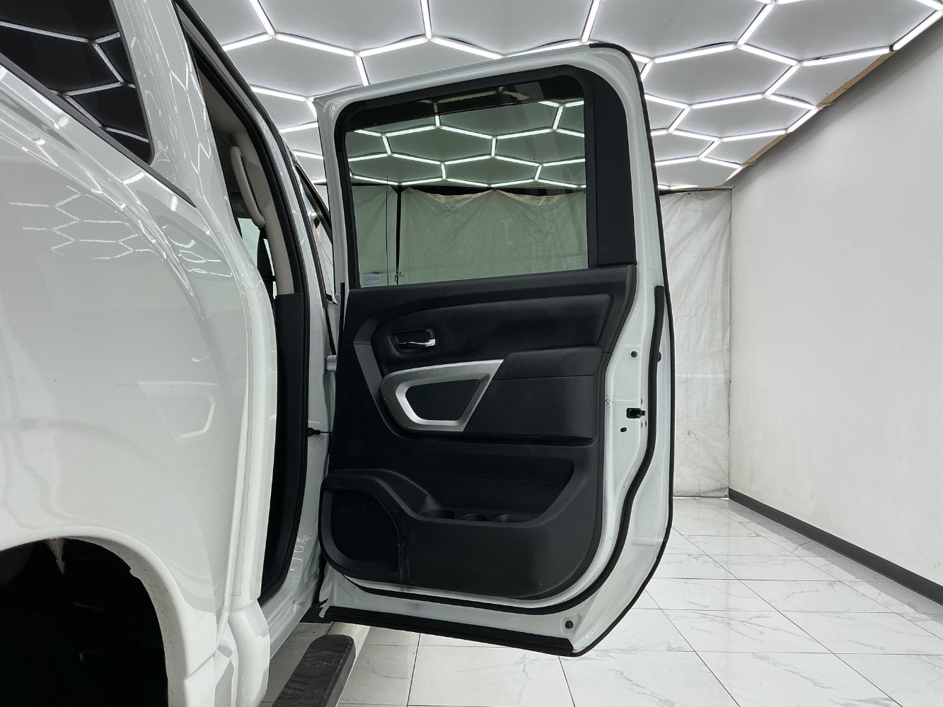 Used 2019 Nissan Titan SV AWD/4WD image 25