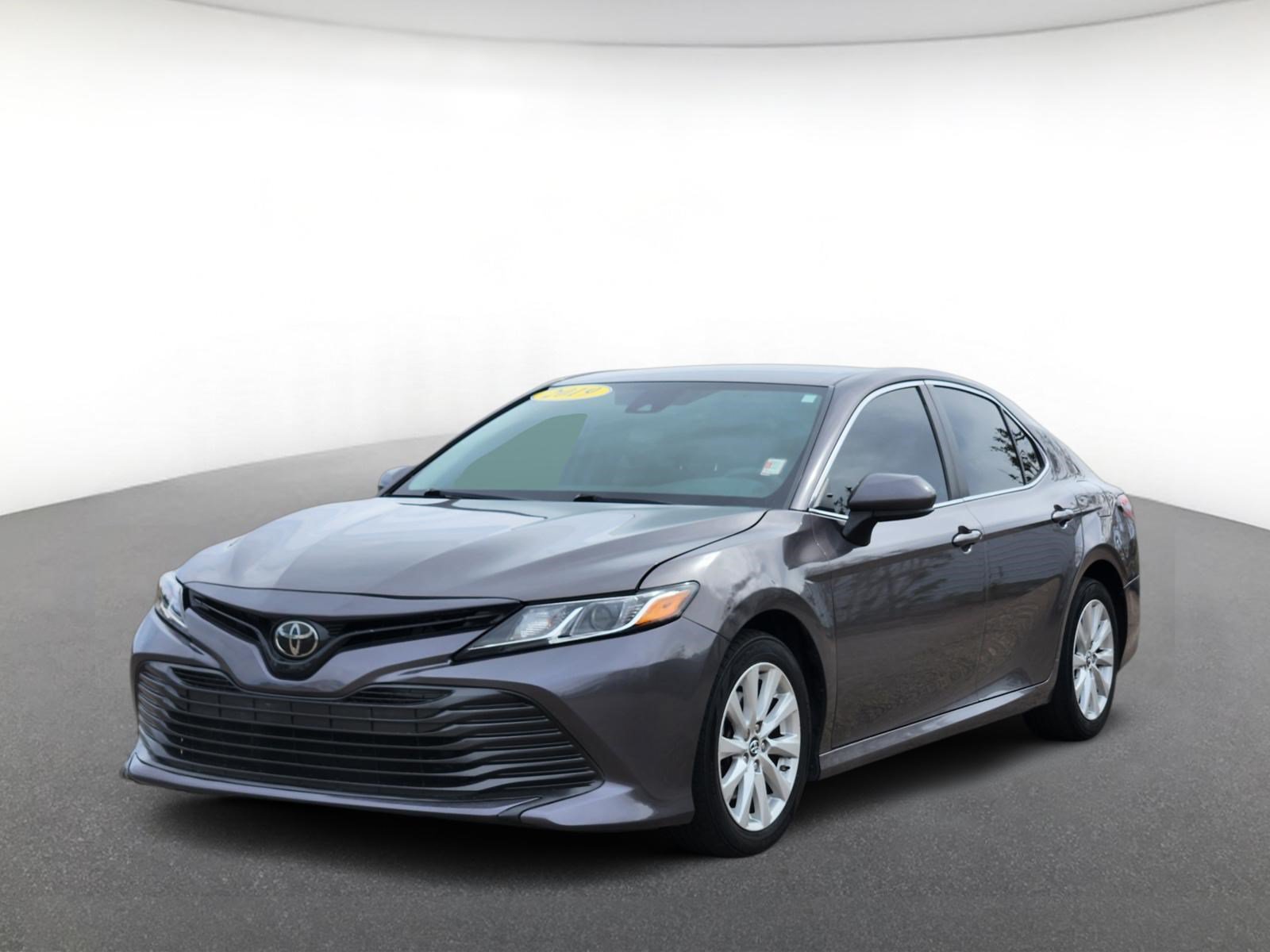 Used 2019 Toyota Camry LE FWD image 2