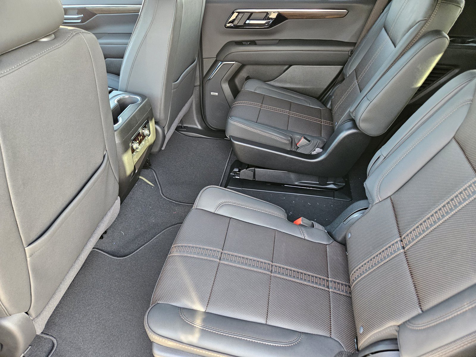 New 2026 Chevrolet Tahoe High Country w/ Sun And Tow Package RWD image 20