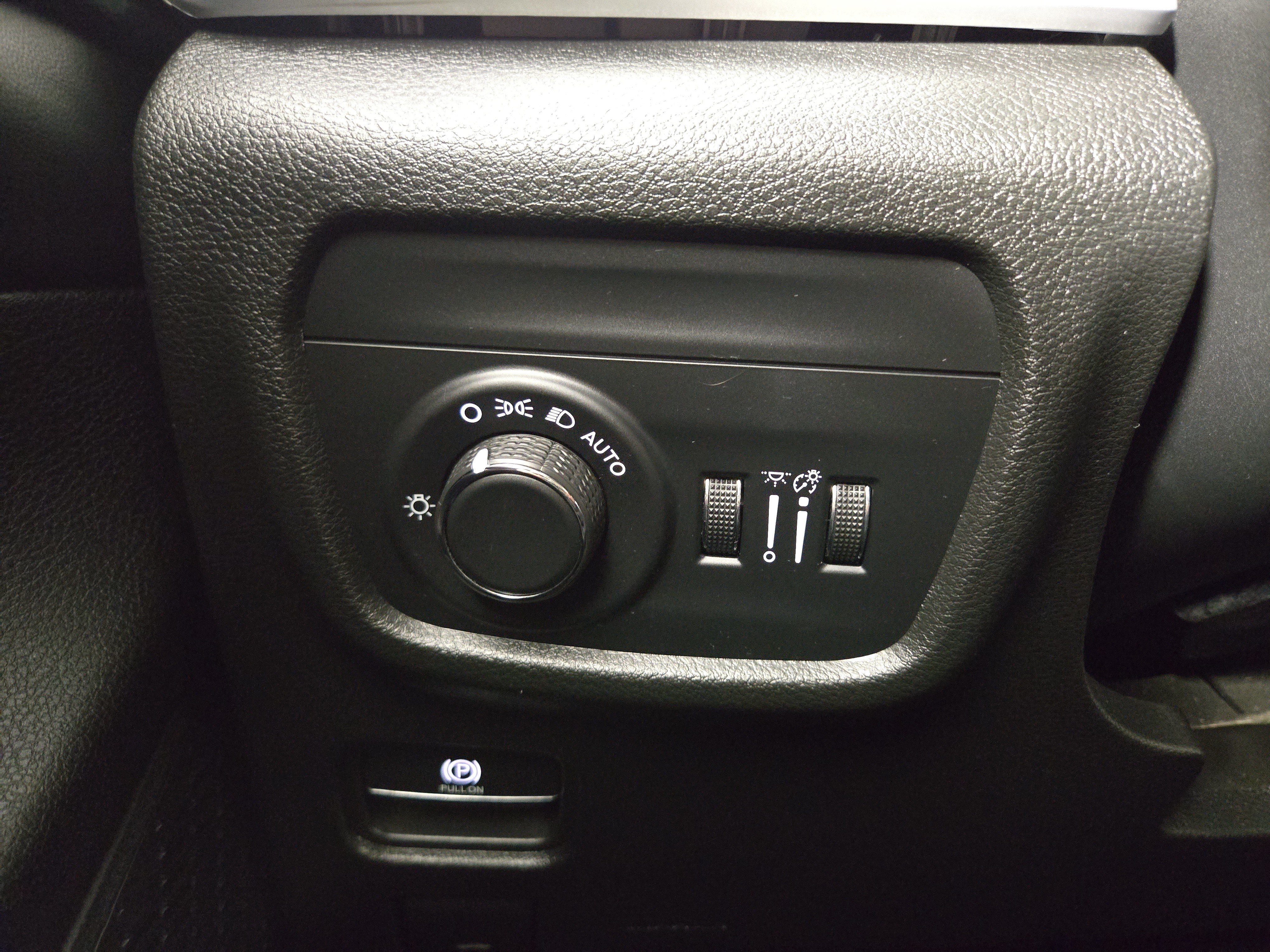 Used 2023 Jeep Grand Cherokee Altitude AWD/4WD image 30