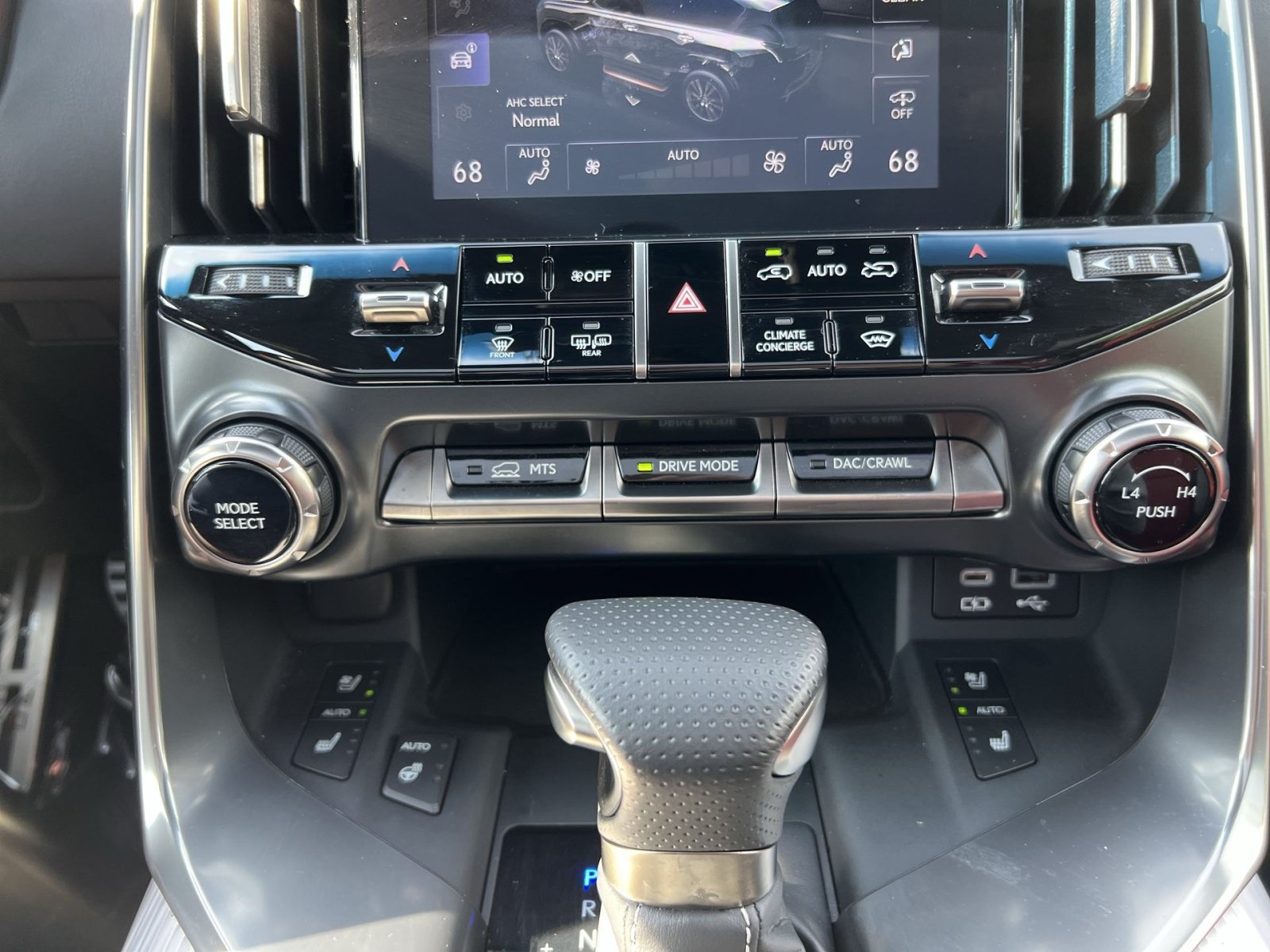 Used 2023 Lexus LX 600 F Sport w/ Accessory Package (Z1) AWD/4WD image 21