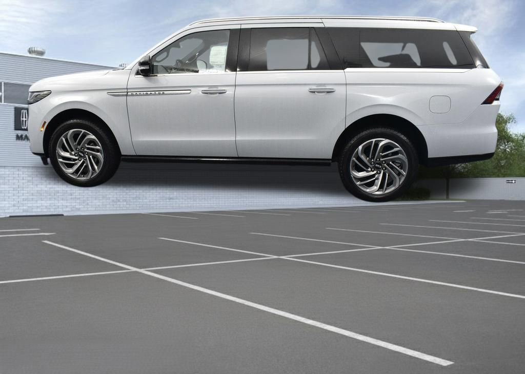 New 2026 Lincoln Navigator L Reserve AWD/4WD image 2