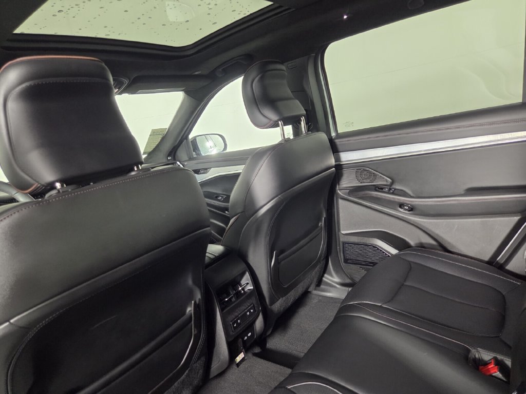 Used 2024 Jeep Wagoneer Launch Edition AWD/4WD image 24