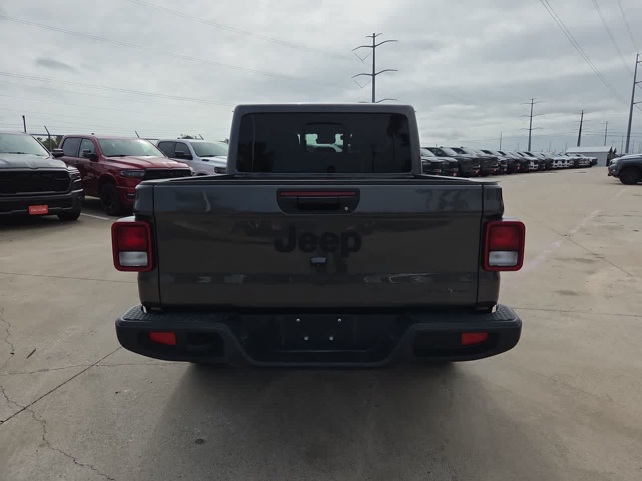 Used 2025 Jeep Gladiator Sport AWD/4WD image 13