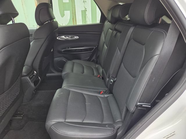 Used 2025 Genesis GV70 2.5T AWD/4WD image 11