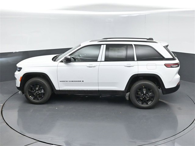 New 2025 Jeep Grand Cherokee Altitude image 33