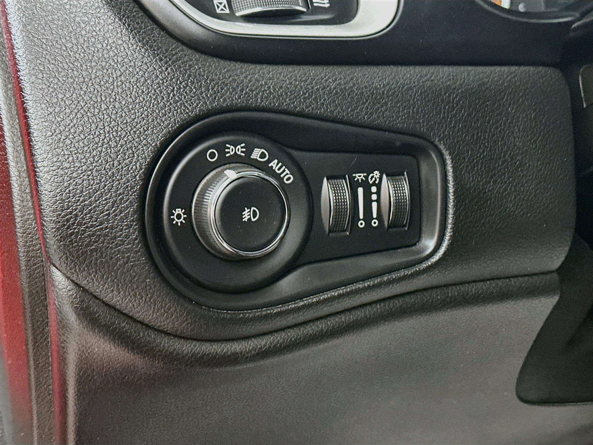 Used 2020 Jeep Renegade Latitude w/ Cold Weather Group AWD/4WD image 10
