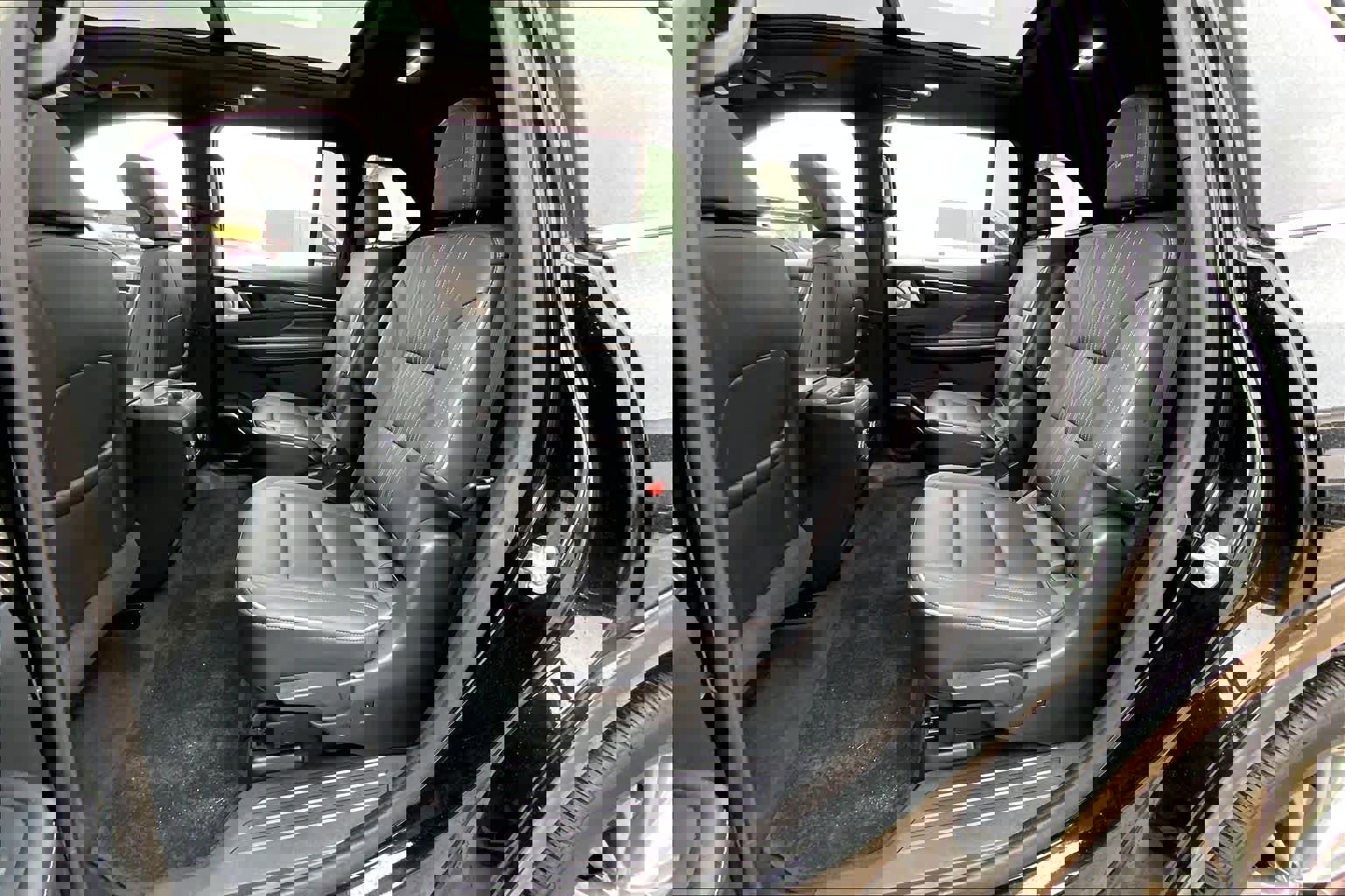 Certified 2025 Buick Enclave Avenir image 19