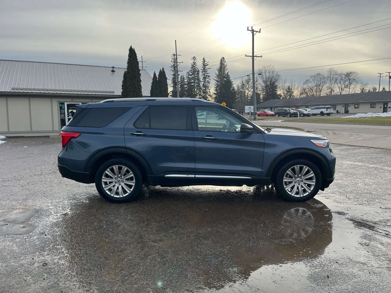 Used 2021 Ford Explorer Limited w/ Equipment Group 301A image 6