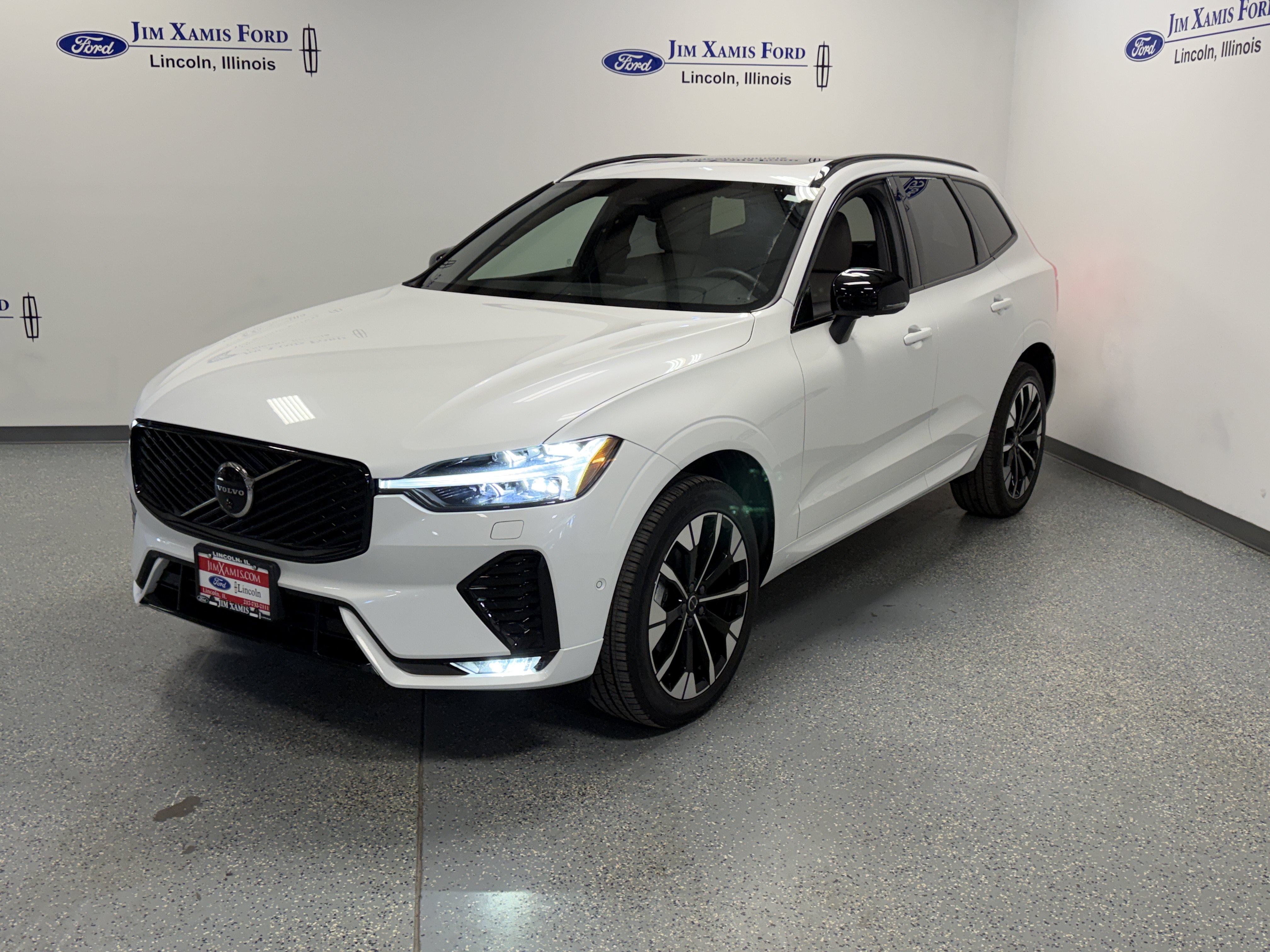 Used 2026 Volvo XC60 B5 Plus AWD/4WD image 3