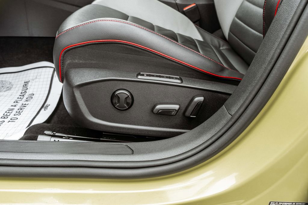 Used 2022 Volkswagen GTI Autobahn image 29