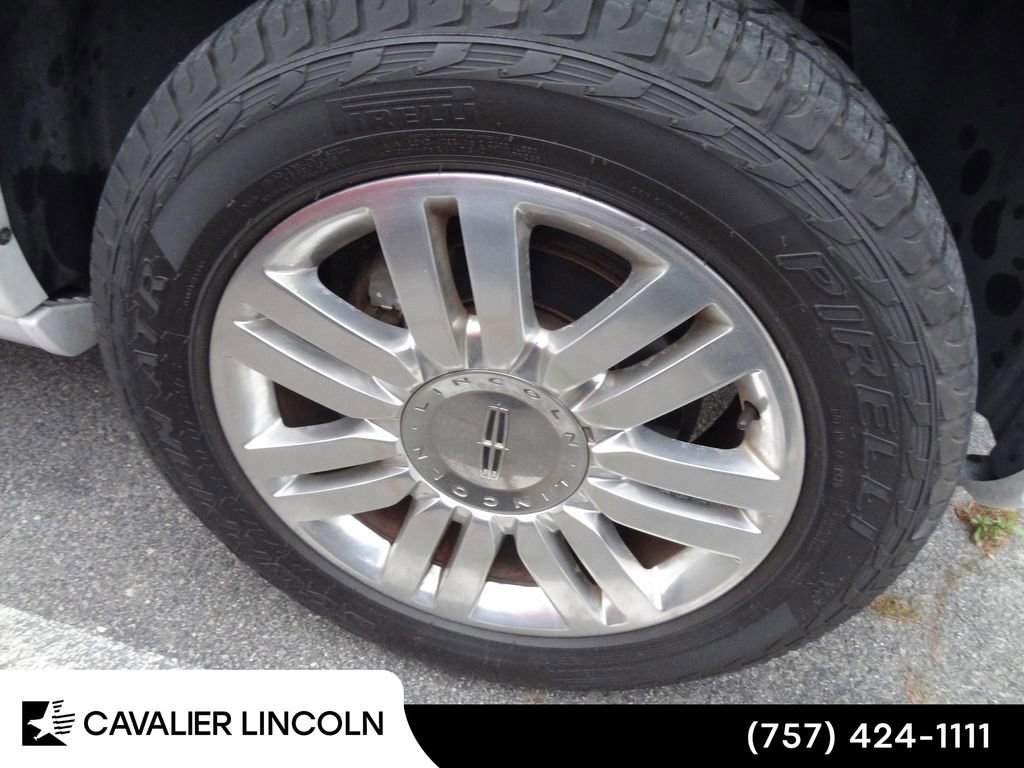 Used 2012 Lincoln Navigator L 2WD image 17
