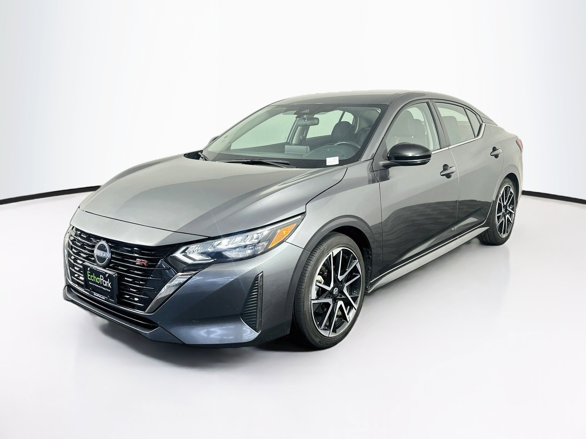 Used 2025 Nissan Sentra SR FWD image 3