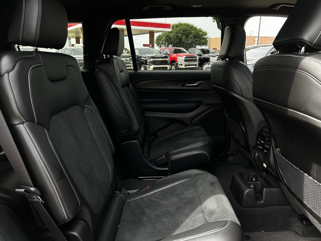Used 2025 Jeep Grand Cherokee L Altitude RWD image 31