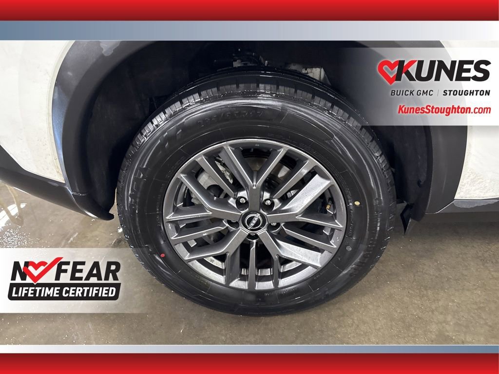 Used 2023 Nissan Rogue S image 14