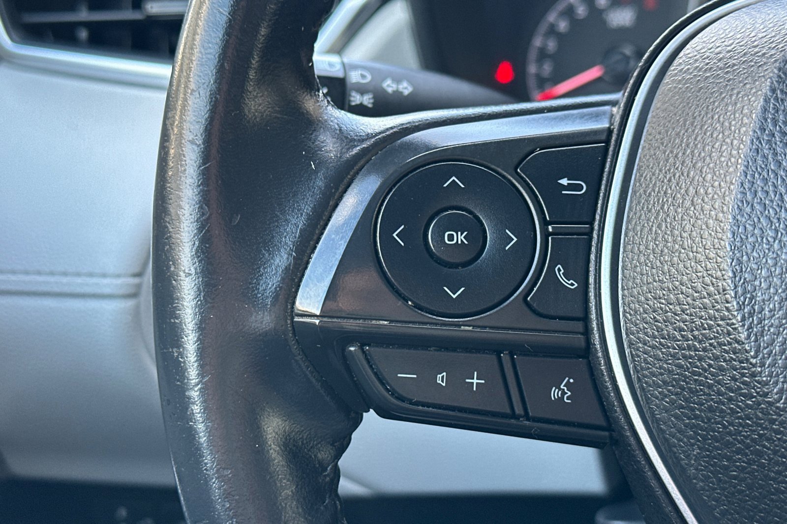 Used 2022 Toyota Corolla Cross LE image 31