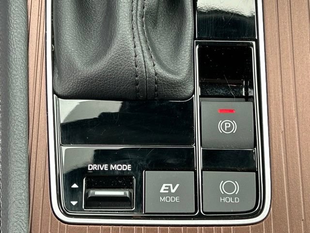 Certified 2023 Toyota Sienna LE FWD image 53