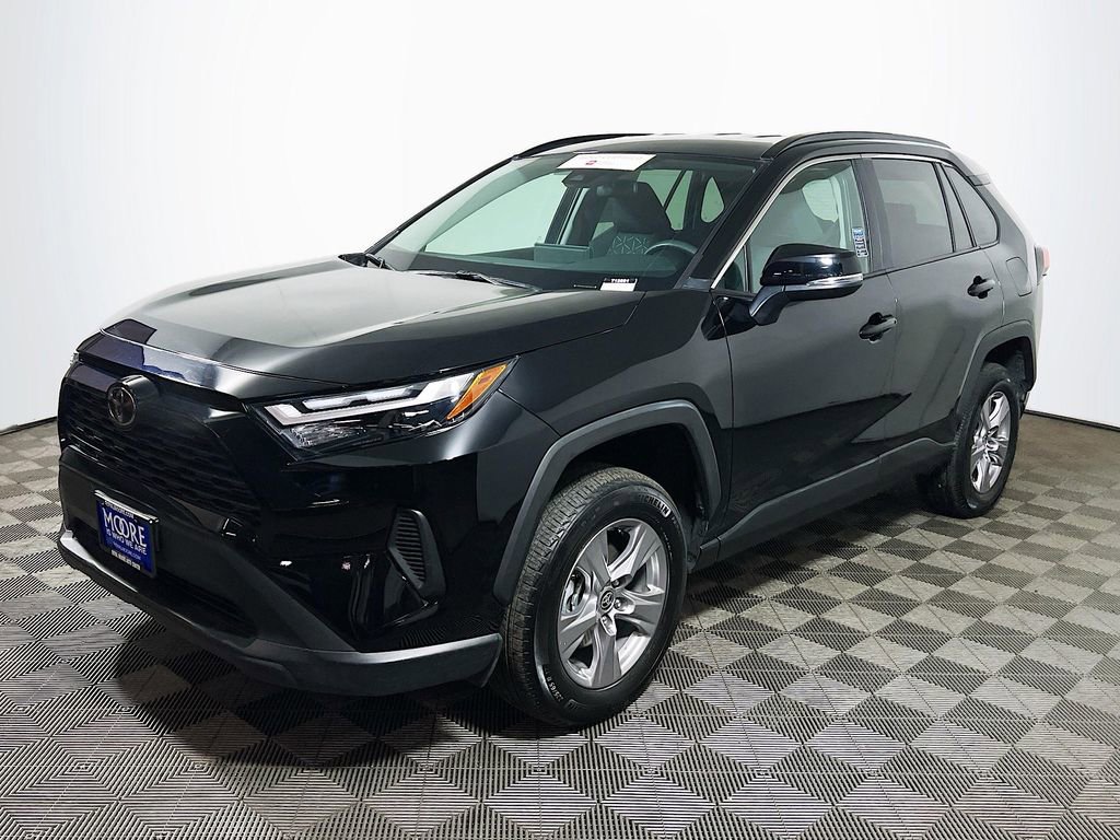Certified 2025 Toyota RAV4 XLE AWD/4WD image 4