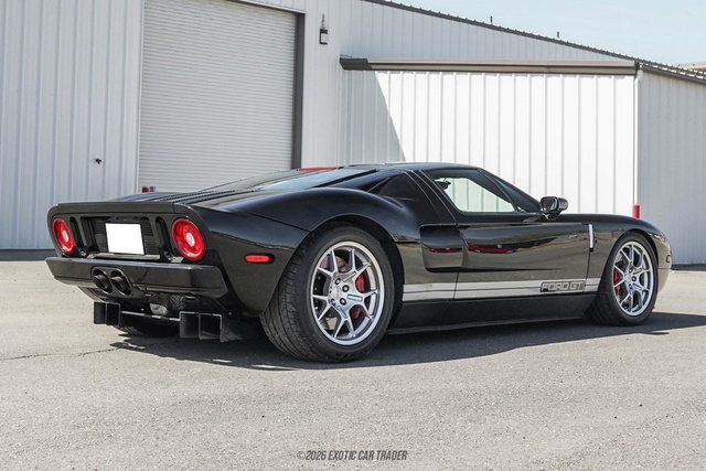 Used 2005 Ford GT RWD image 8