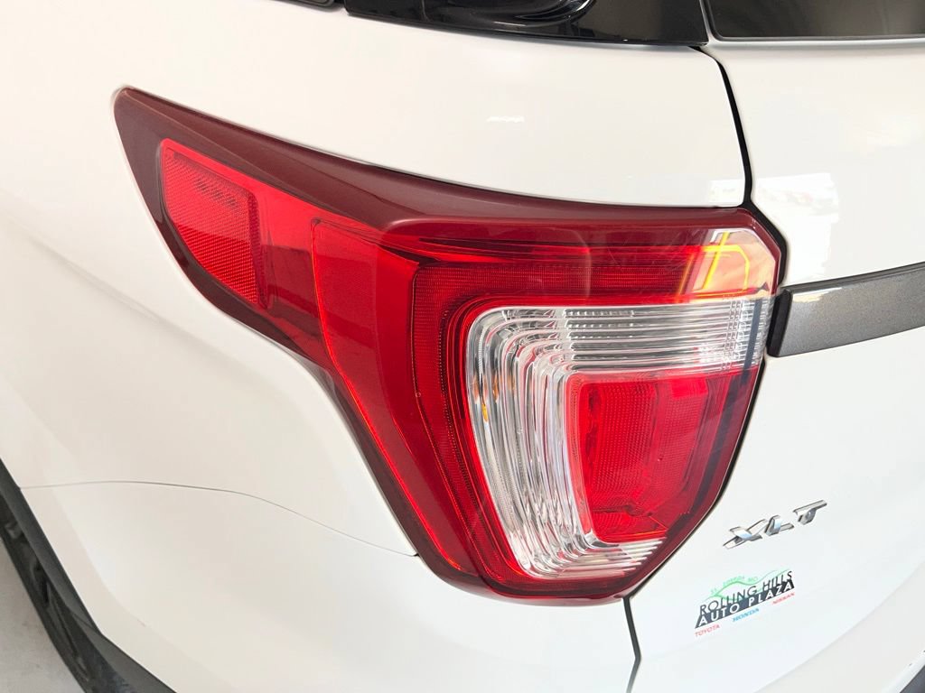 Used 2017 Ford Explorer XLT w/ Equipment Group 202A AWD/4WD image 40