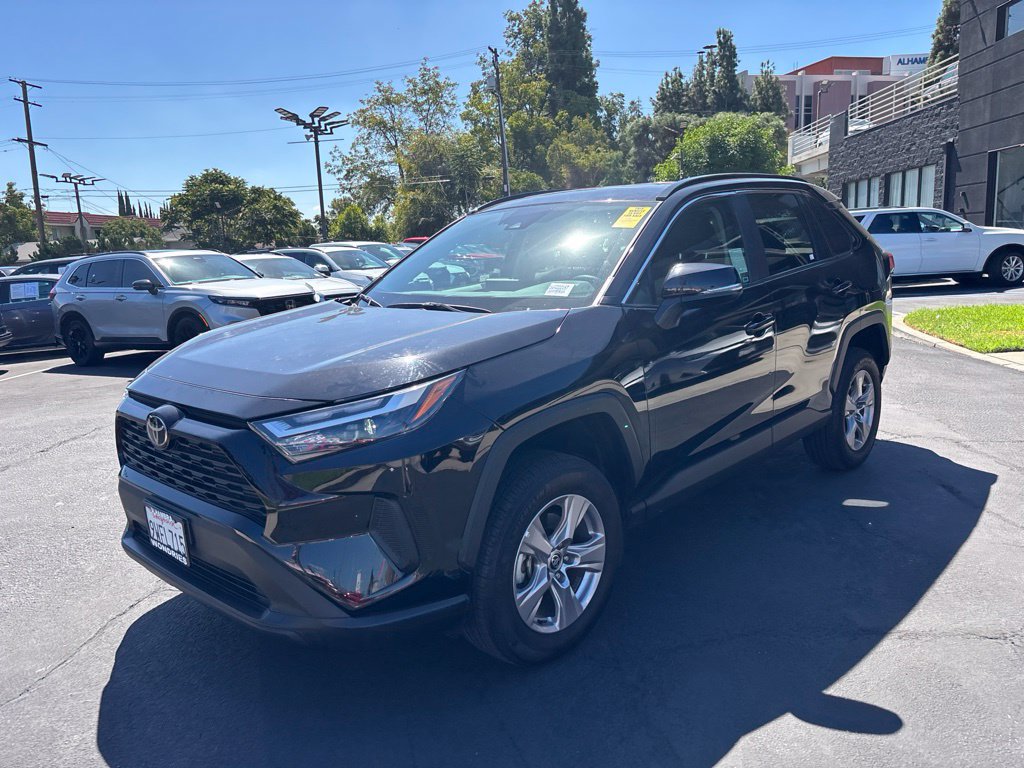 Used 2025 Toyota RAV4 XLE w/ Convenience Package FWD image 9