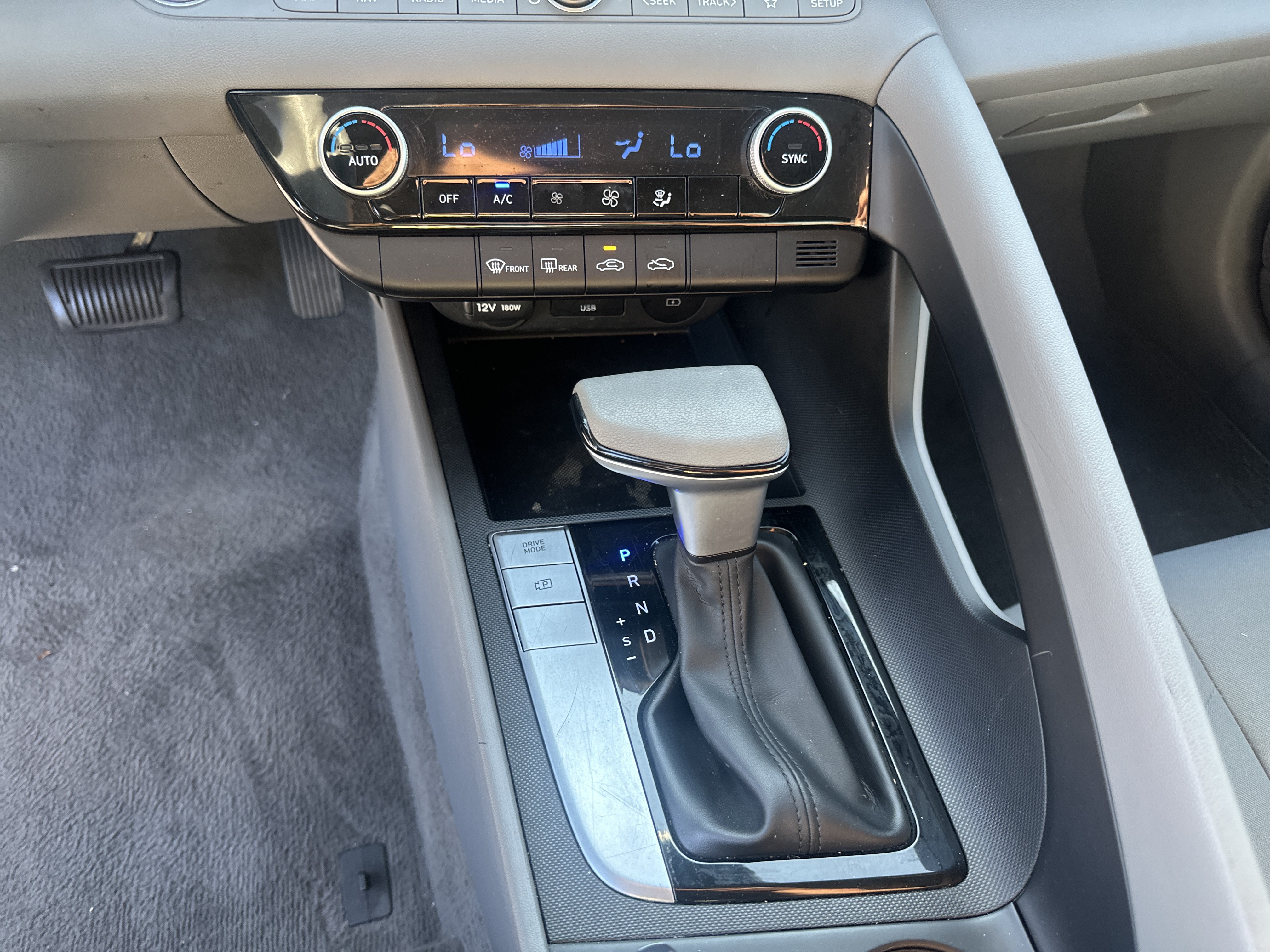Used 2024 Hyundai Elantra SEL FWD image 29