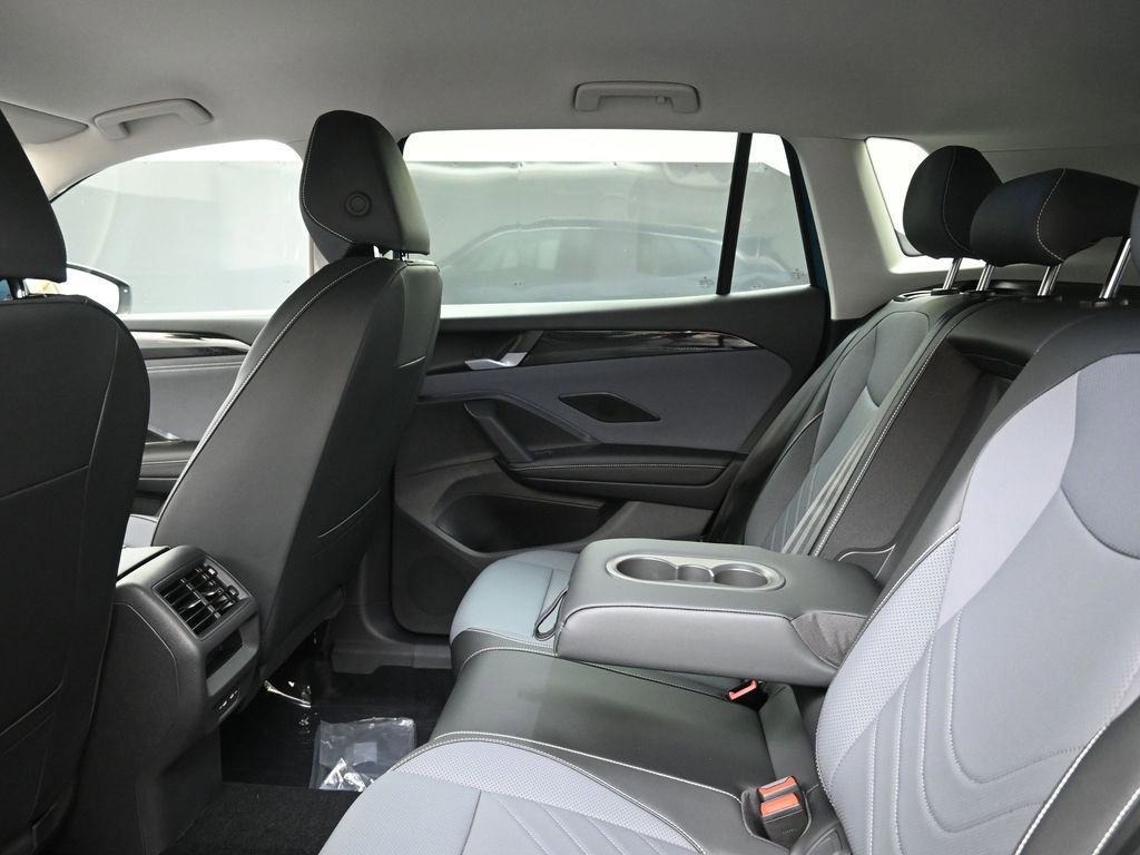 New 2026 Volkswagen Tiguan SE image 18