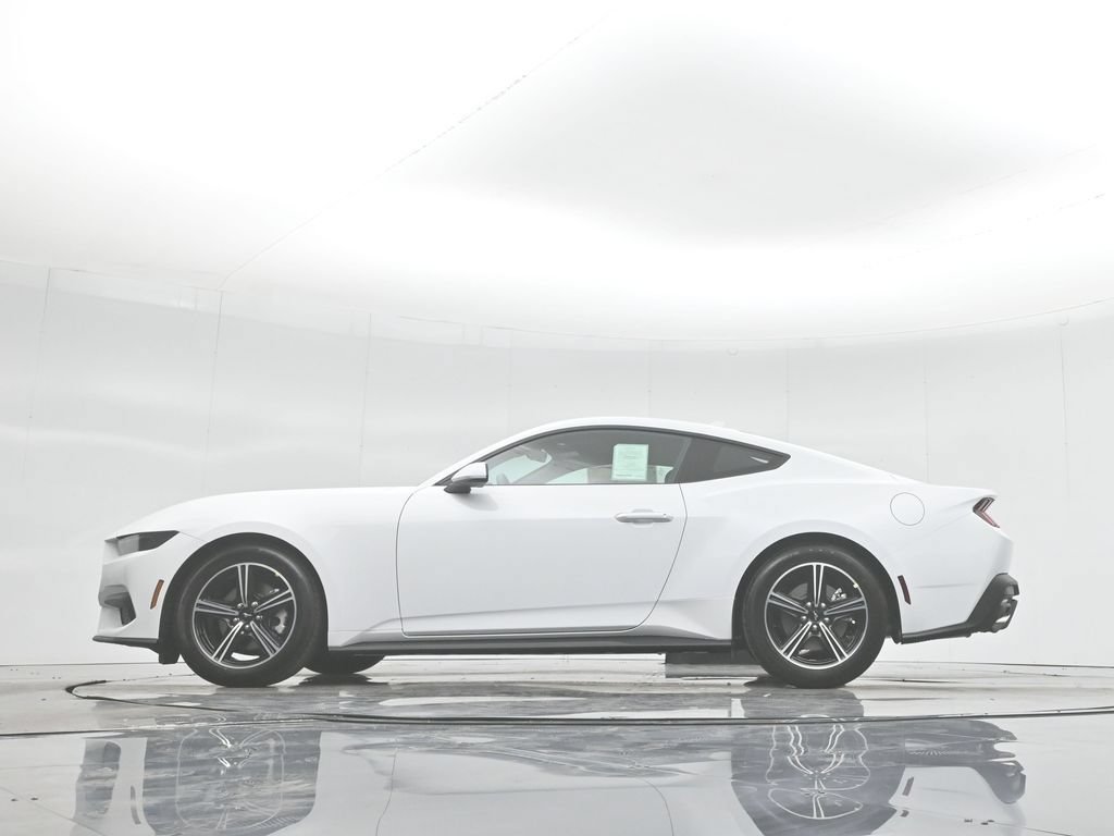 Used 2025 Ford Mustang Coupe RWD image 7