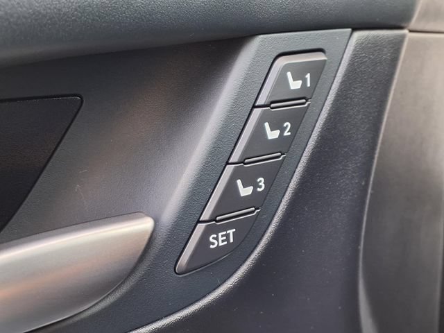 Used 2018 Lexus LX 570 4WD w/ Luxury Package image 18