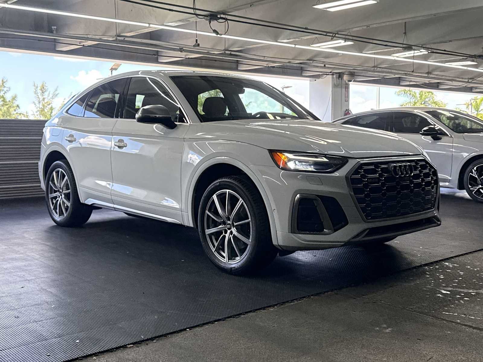 Used 2023 Audi SQ5 Prestige w/ Prestige Package AWD/4WD image 2