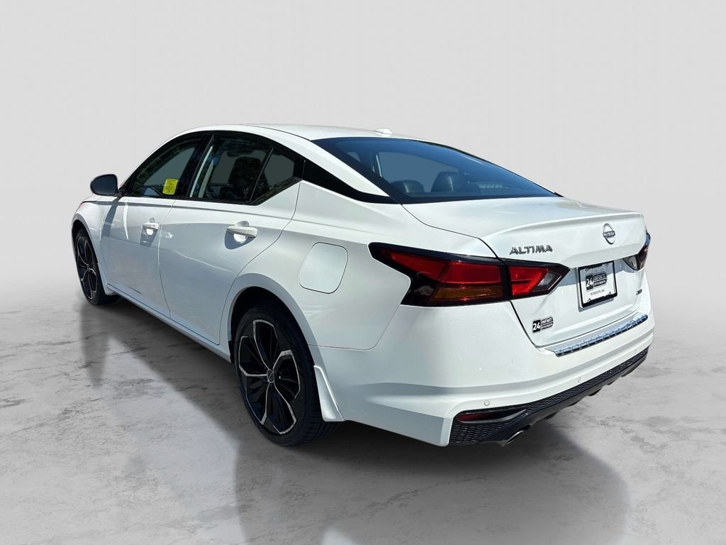 Used 2023 Nissan Altima 2.5 SR AWD/4WD image 3