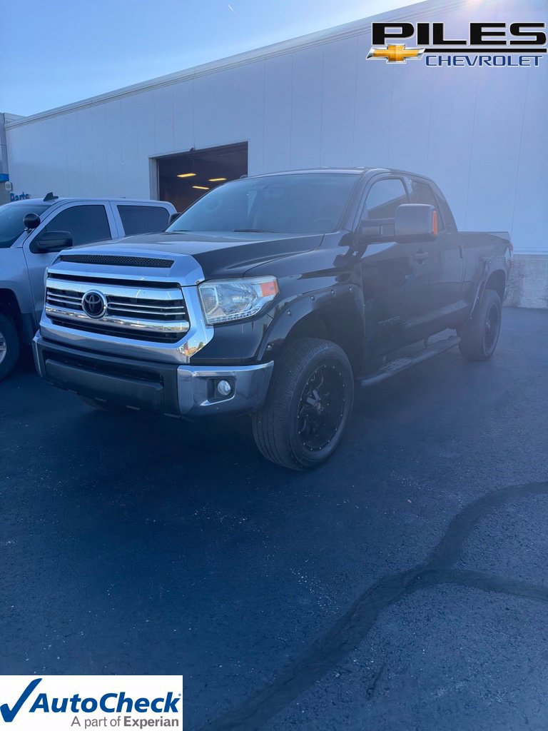 Used 2017 Toyota Tundra SR5 w/ SR5 Upgrade Package RWD image 1
