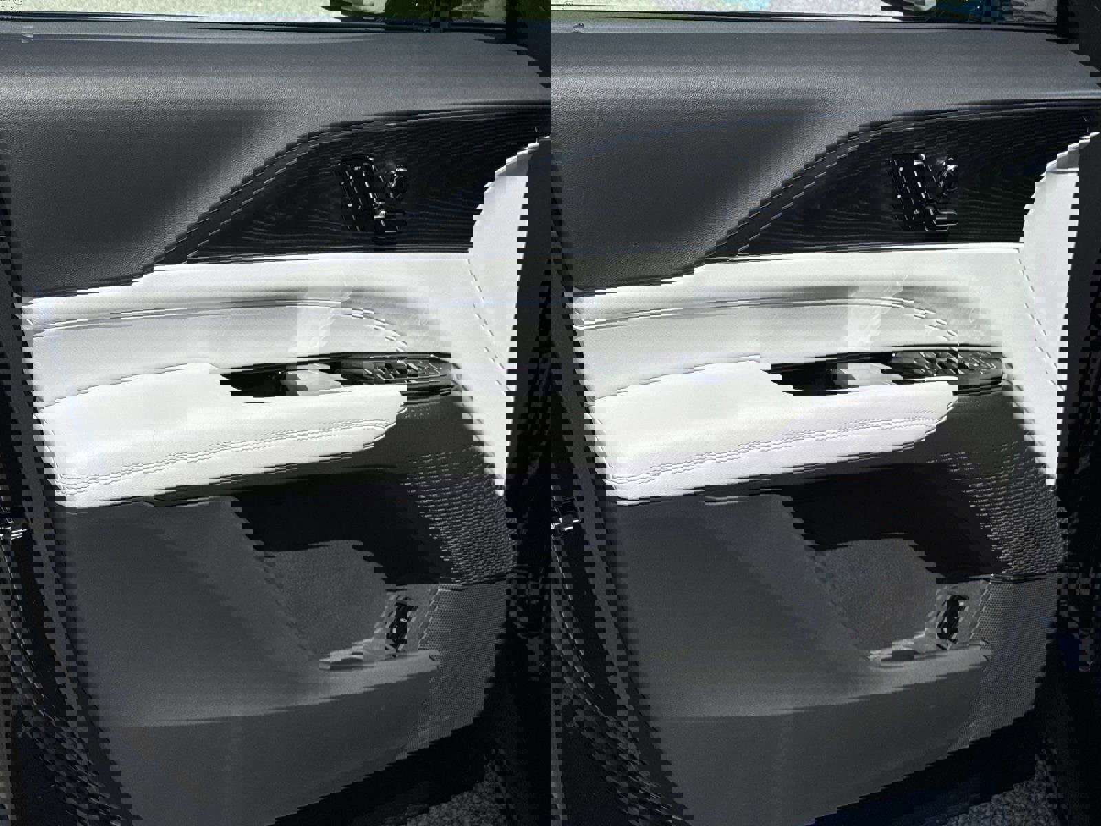 Certified 2026 Cadillac Lyriq Luxury image 17