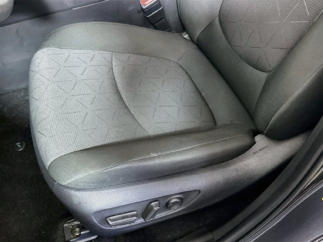Used 2025 Toyota RAV4 XLE FWD image 22