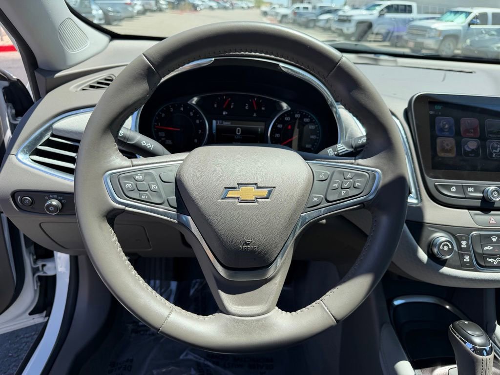 Used 2017 Chevrolet Malibu LT FWD image 21