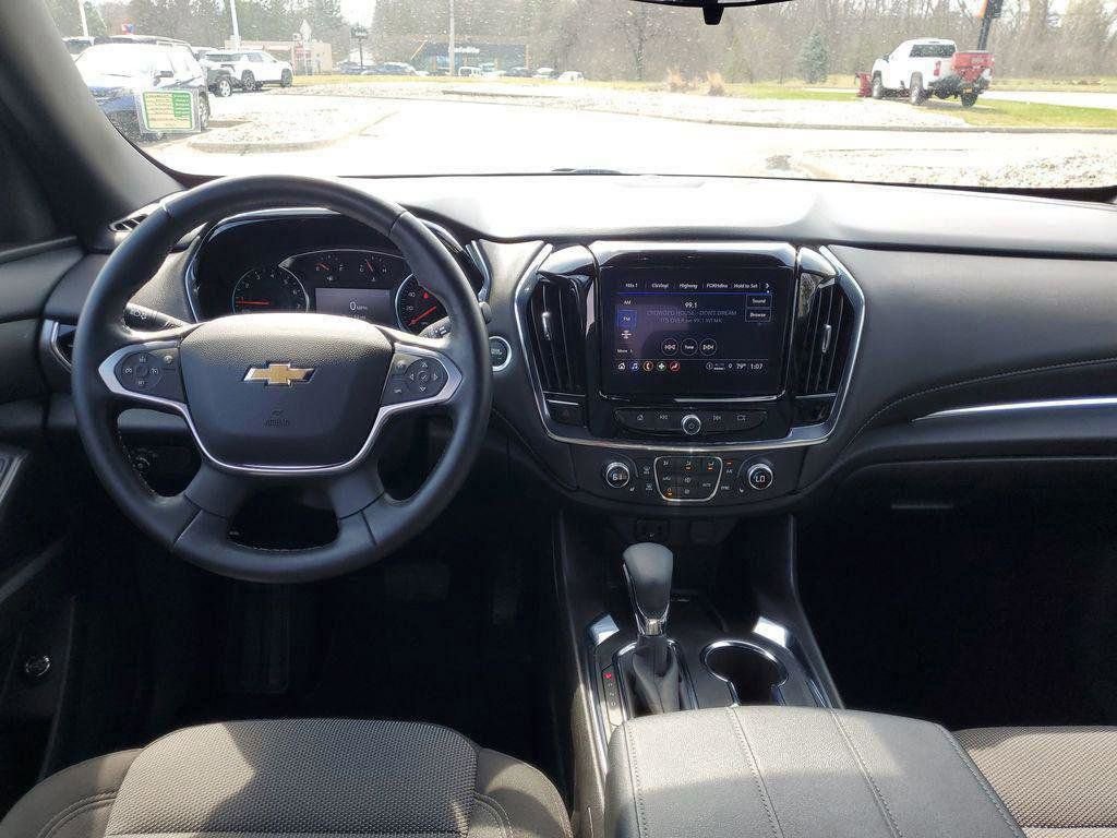 Used 2023 Chevrolet Traverse LT image 24