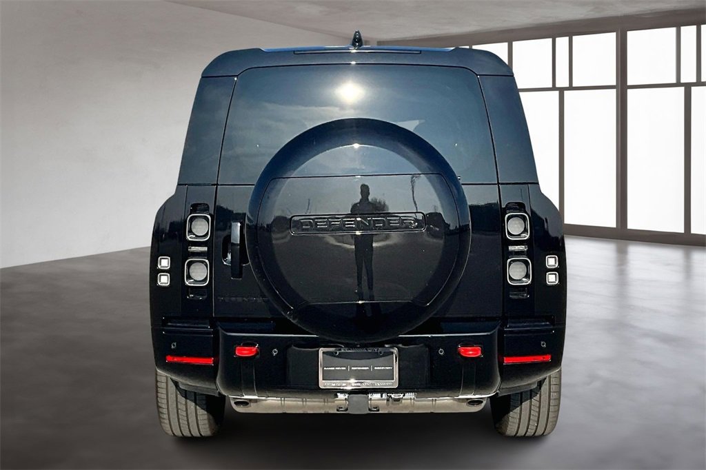 Used 2025 Land Rover Defender 130 X image 4