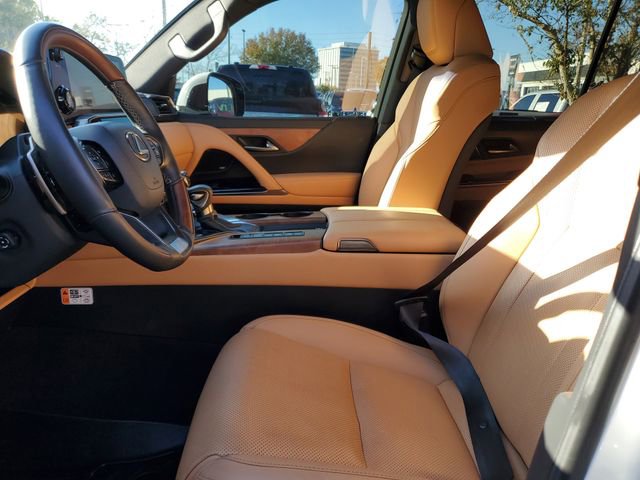 Used 2025 Lexus LX 600 4WD w/ Luxury Package image 17