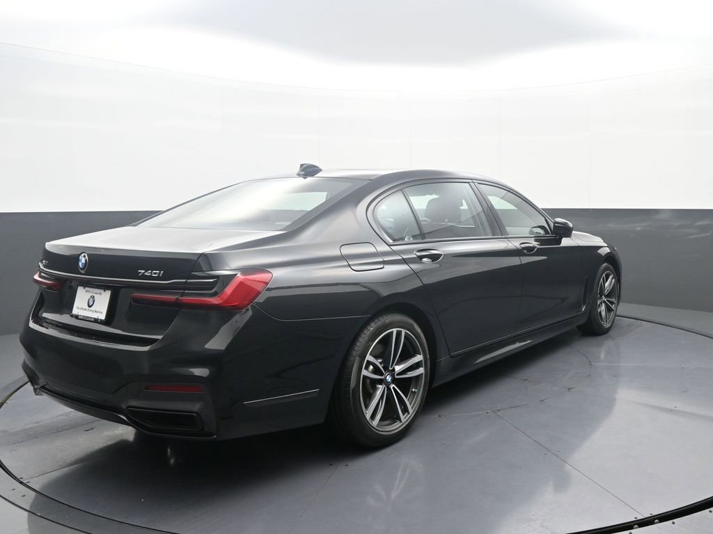 Used 2022 BMW 740i xDrive w/ M Sport Package image 7