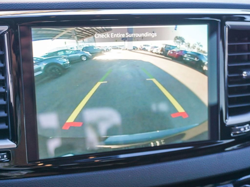 Used 2024 Chrysler Pacifica Touring-L FWD image 24