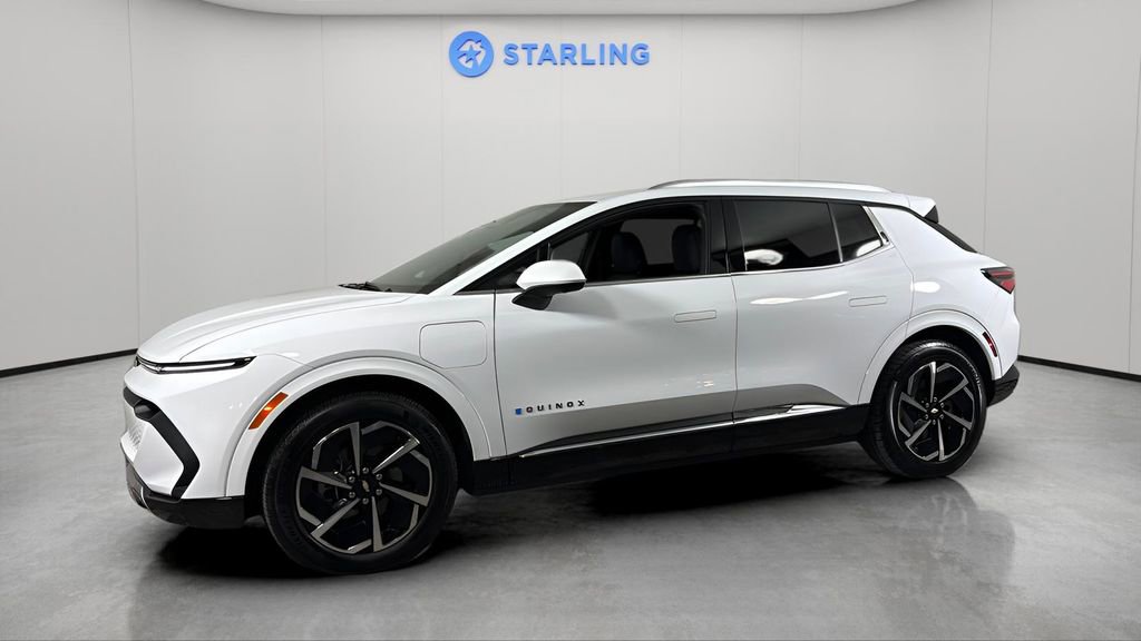 Used 2025 Chevrolet Equinox EV LT w/ Convenience Package image 2